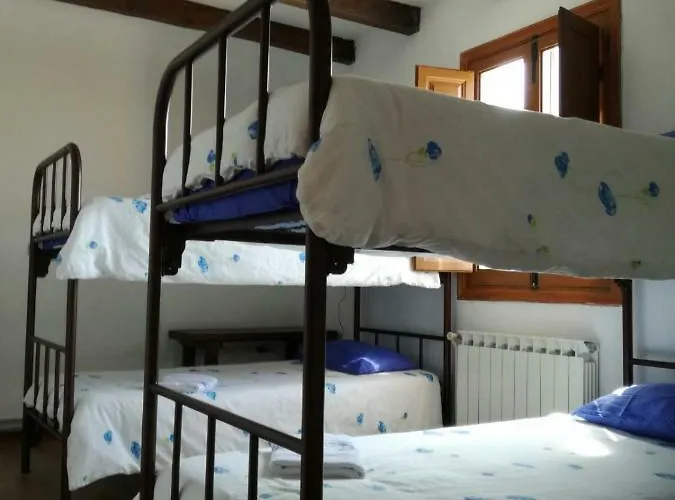 Canarios بيت شباب *